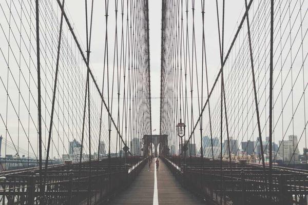 它远不止是一个玩具主题的精美插图