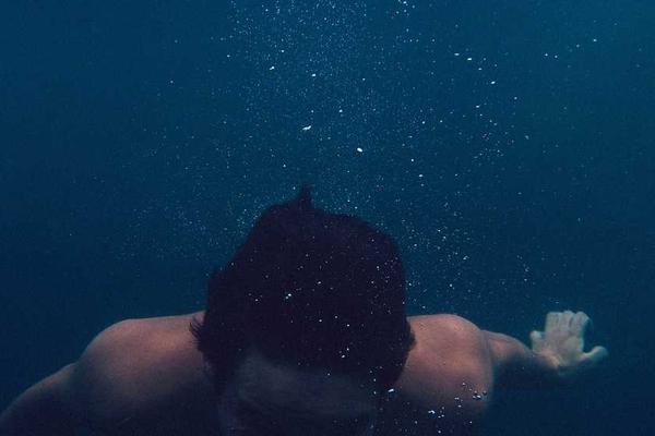 展示abstract概念的视觉内容