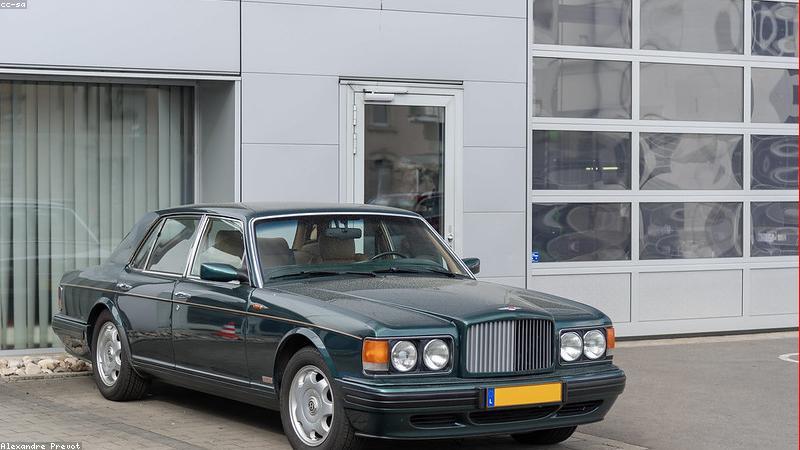 展示technology概念的视觉内容