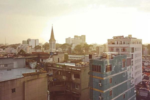 与一句弹幕飘过相关的创意图片