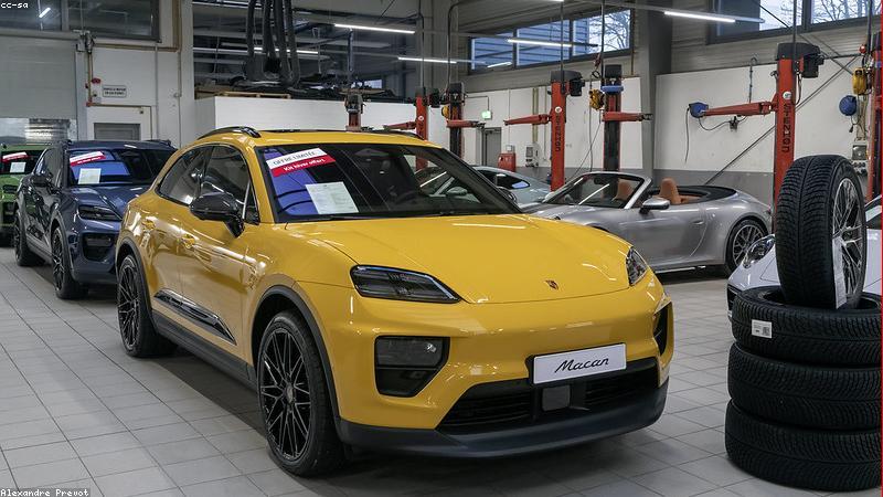 展示technology概念的视觉内容